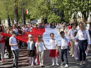 Święto flagi w sercu miasta. Rodzinny piknik pełen radości