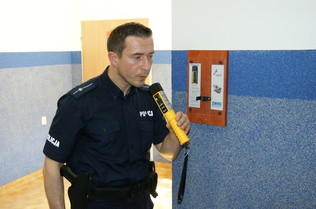 Alkomat w komendzie, sprawdź swoją trzeźwość!