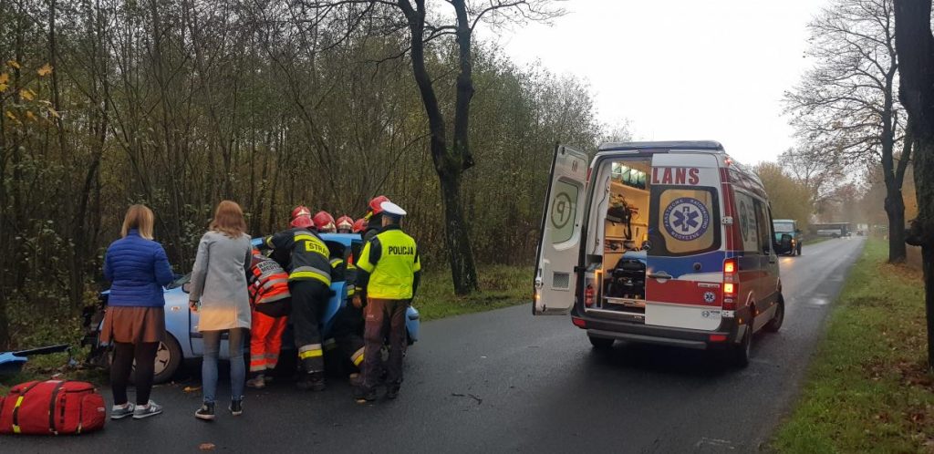 Wypadek pod Białogardem – jedna osoba trafiła do szpitala.