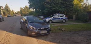 Uciekał przed policją  – rozbił auto i wpadł.