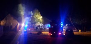 Pożar domu w Kowańczu pod Karlinem – jedna osoba poszkodowana!