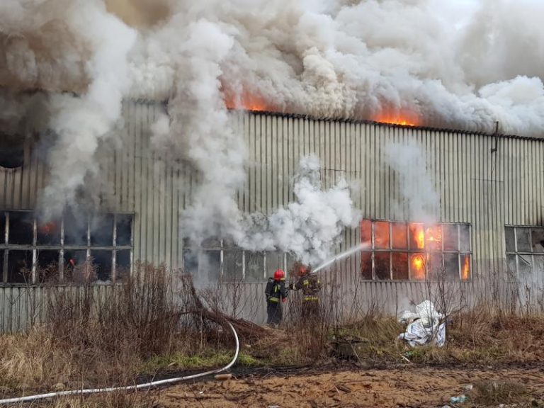 Ogromny pożar w Białogardzie! Przyczyną może być podpalenie. Foto Video!