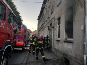 Pożar w kamienicy w Białogardzie – przyczyną mogło być podpalenie!