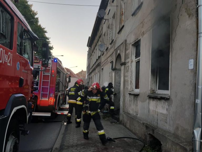 Pożar w kamienicy w Białogardzie – przyczyną mogło być podpalenie!