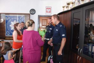 Wzruszające spotkanie! Mama maluszka podziękowała dzielnym mundurowym.