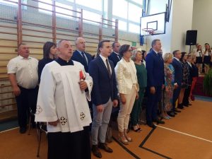Szkoła podstawowa w Stanominie ma już swojego patrona! Fotorelacja z uroczystości.