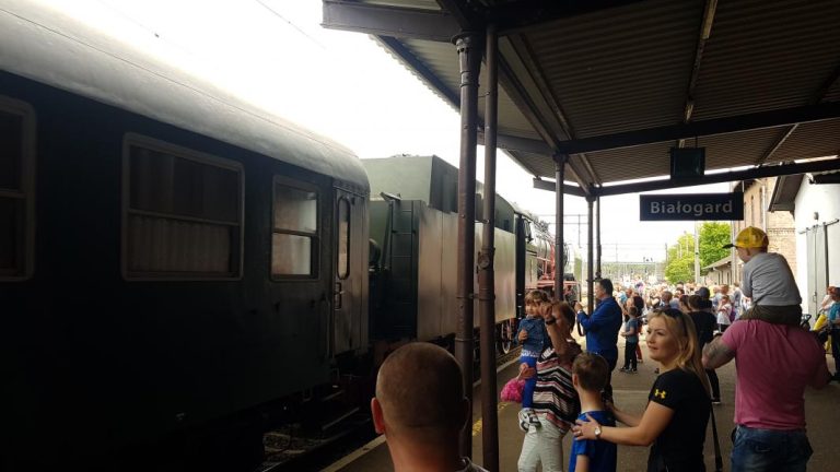 Przejazd pociągu PIRAT przez Białogard – Międzynarodowy Dzień Dziecka.