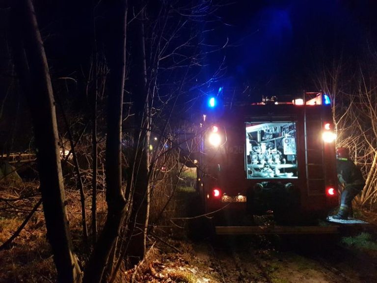 Pożar w domu jednorodzinnym! Małżeństwo uszło z życiem.