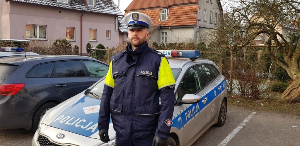 Uratował 4 letniego chłopca i jego tatę – sam trafił do szpitala.