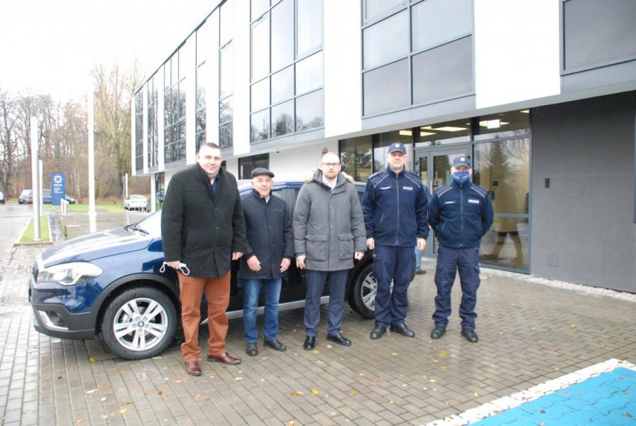 Uroczyste przekazanie nowego radiowozu