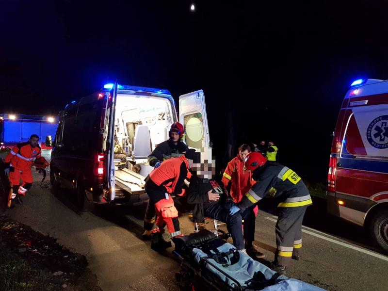 GROŹNY WYPADEK POD BIAŁOGARDEM – 5 OSÓB POSZKODOWANYCH