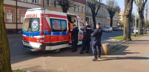 Mężczyzna poważnie ugodzony nożem podczas libacji alkoholowej! Trafił do szpitala.