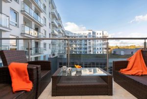 Apartamenty w Kołobrzegu – dlaczego to fantastyczna opcja na dłuższy pobyt nad morzem? Wyjaśniamy!
