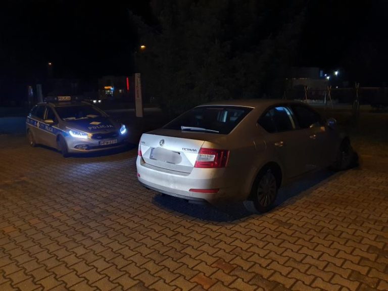 Policjanci odzyskali skradzioną Skodę – 23 latek trafił do aresztu.