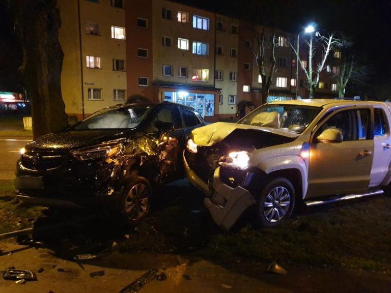 Kolizja w centrum Białogardu – zderzyły się dwa auta osobowe.