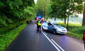 Dachowanie pod Tychowem  – kierowca BMW zbiegł z miejsca zdarzenia!