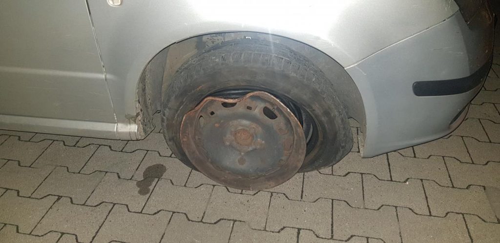 Pijany i bez uprawnień jechał wężykiem.