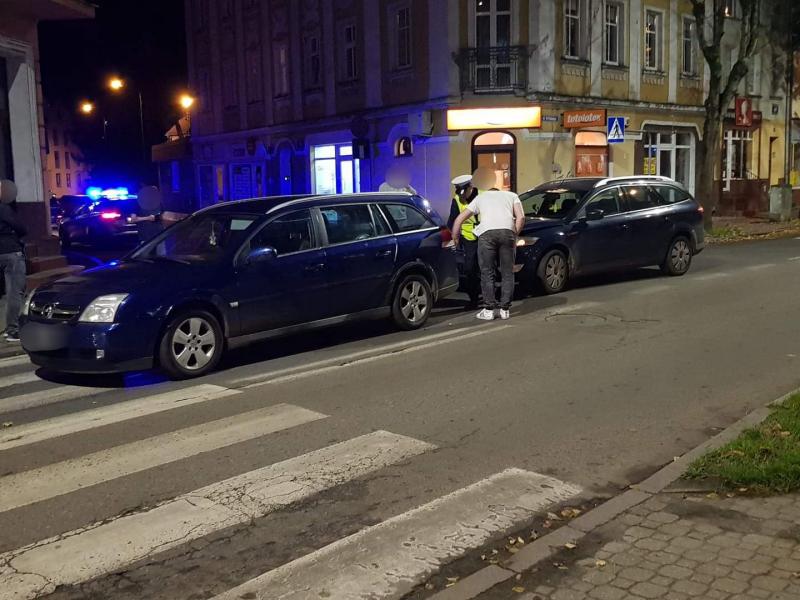 Kolizja w centrum Białogardu  – jedna osoba w szpitalu.