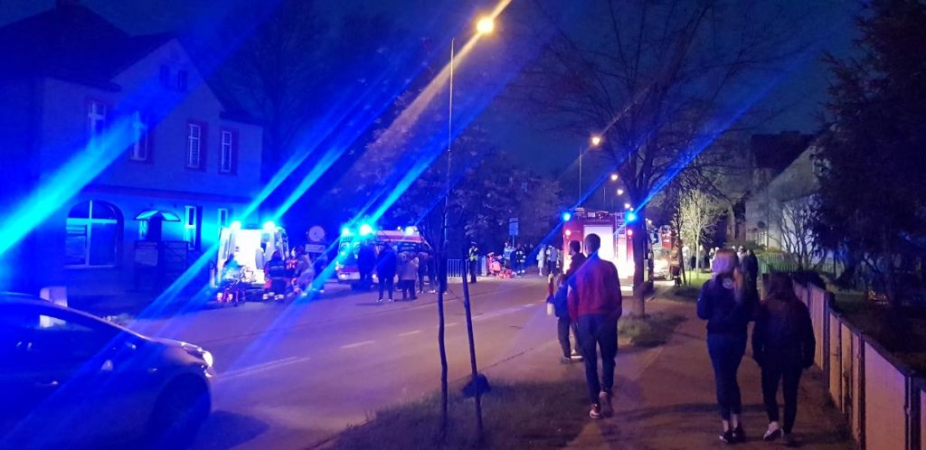 Zderzenie jednośladu z samochodem osobowym – dwie osoby w szpitalu!
