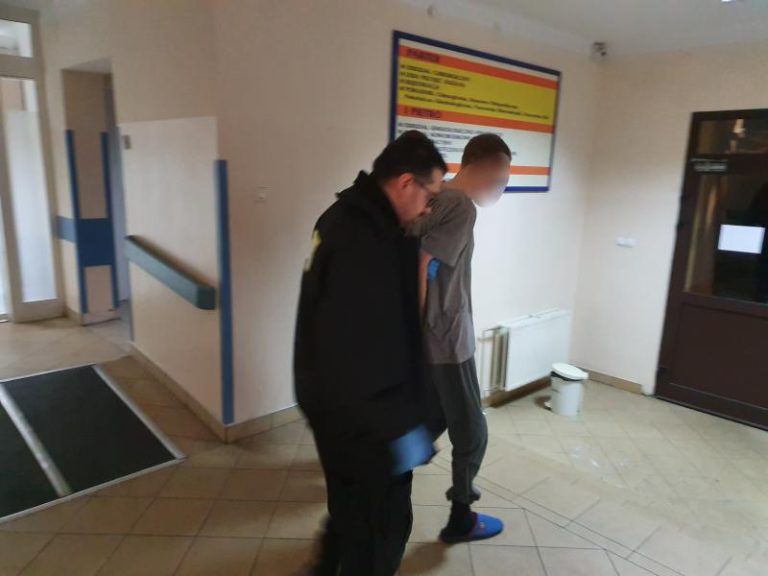 Rodzinna awantura miała fatalny finał! Mężczyzna ugodzony nożem.