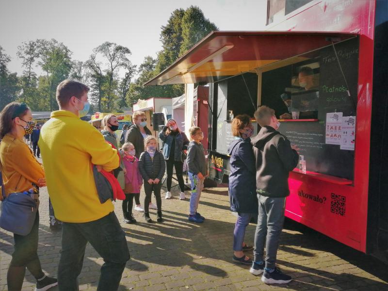 Znużeni domową codziennością? Nadciąga wyjątkowa okazja, by spróbować przepysznych dań z różnych zakątków świata. Festiwal Smaków Food Trucków zawita w Białogardzie.