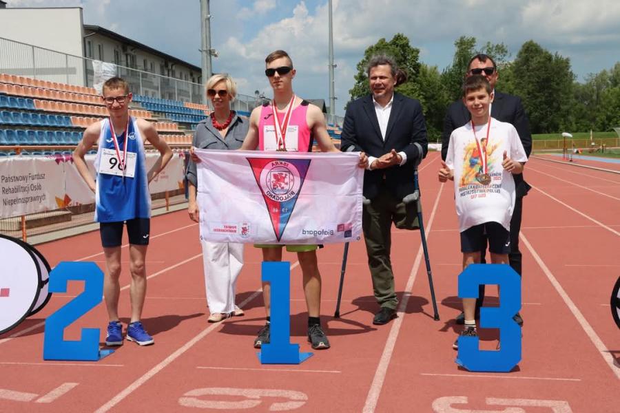 Oliwier Bońkowski z Iskry Białogard bezkonkurencyjny na mistrzostwach w Tarnowie – trzy złote medale
