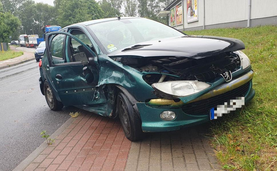 WYPADEK NA DRZYMAŁY W BIAŁOGARDZIE – SPRAWCA UCIEKŁ Z MIEJSCA ZDARZENIA