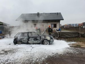 Pożar samochodu w Białogardzie  – volkswagen spłonął doszczętnie!