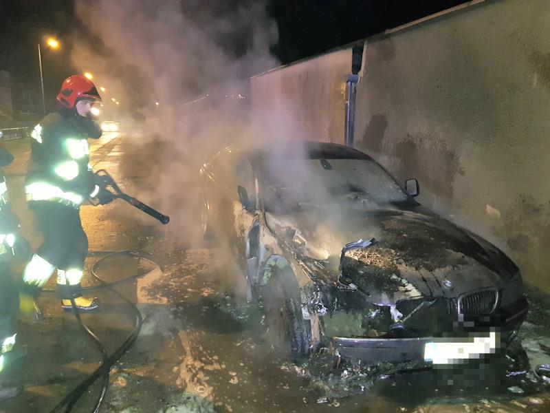 Pożar auta w Białogardzie – Spłonęło BMW